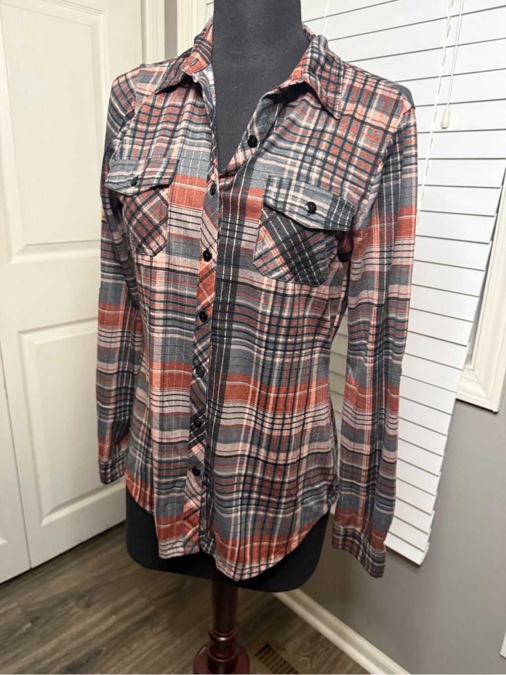 R N B Women’s Plaid Button Front Shirt Medium Gray Rust Long Sleeve